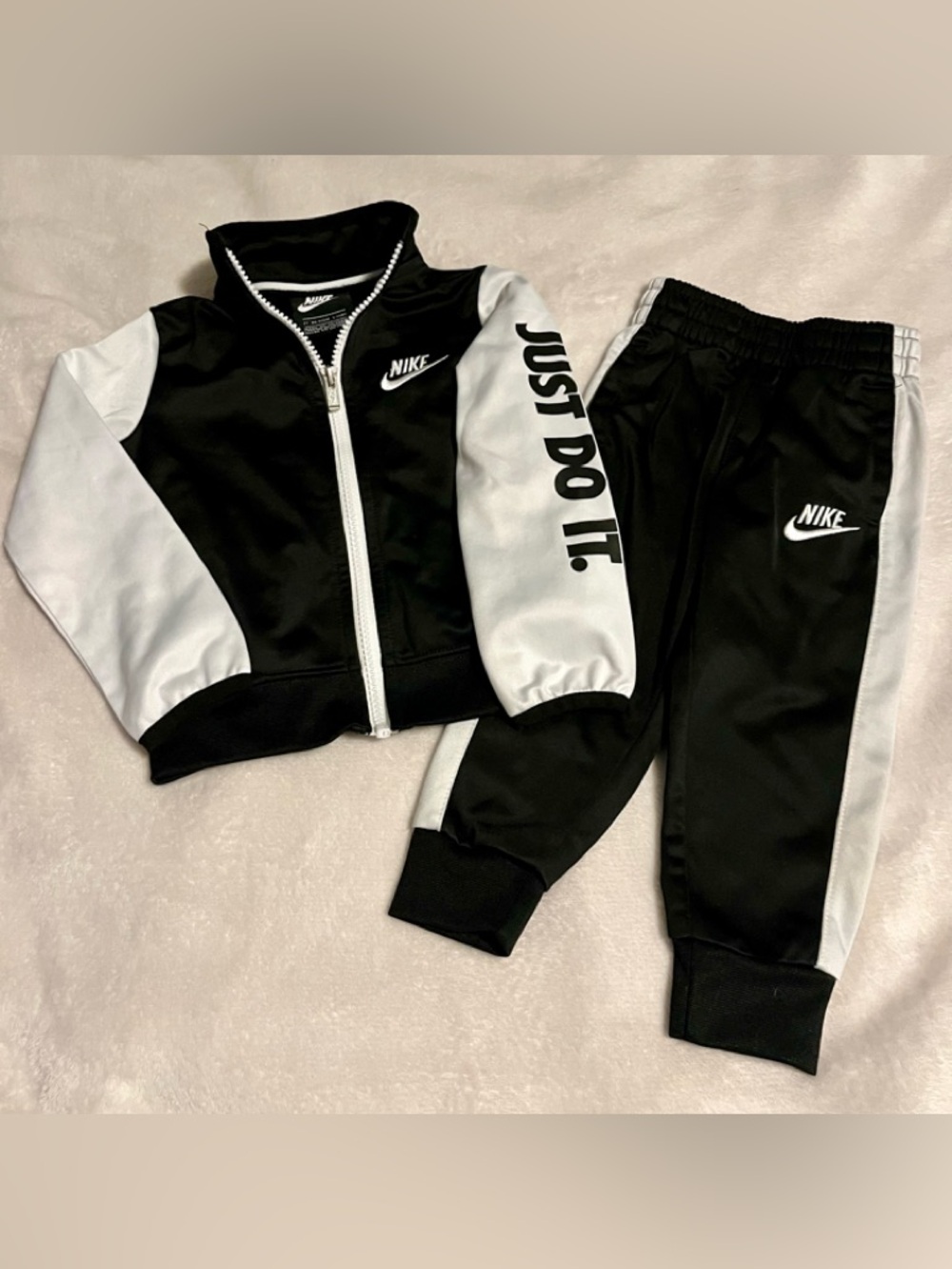 Nike 2T Jogger Set Black and white